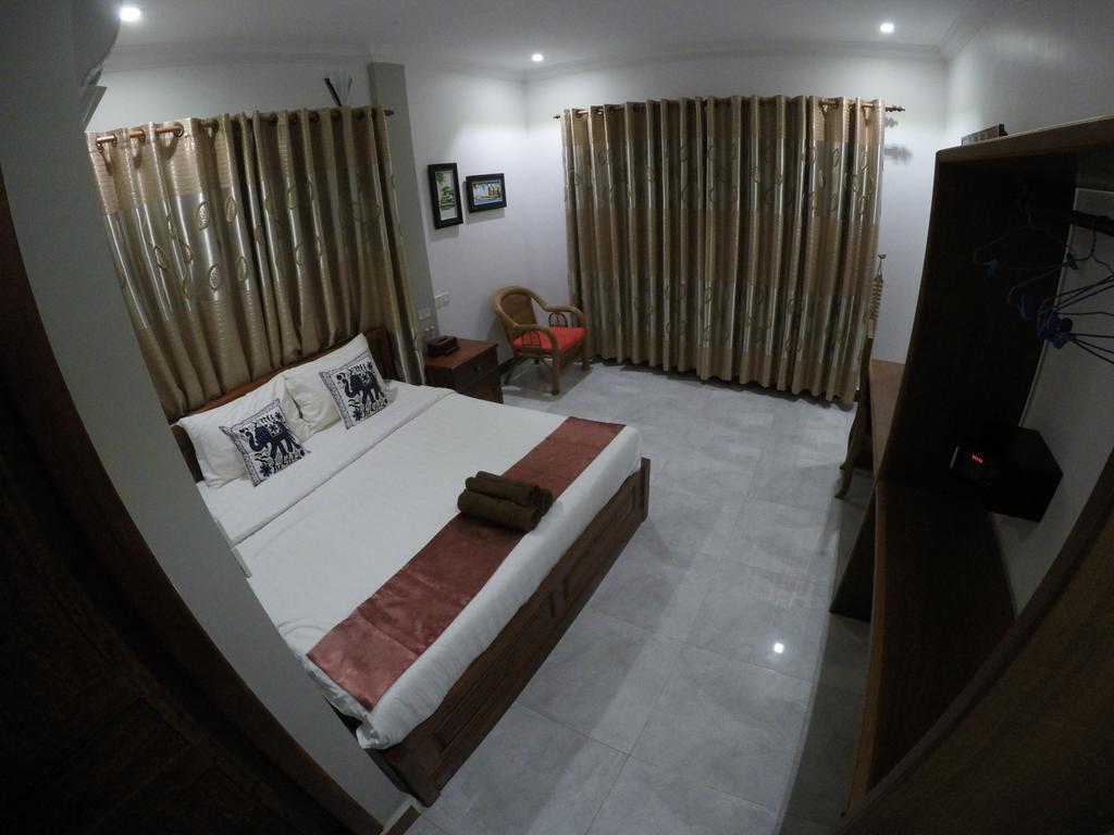 Happy​​ Family Guesthouse Кампот Екстериор снимка